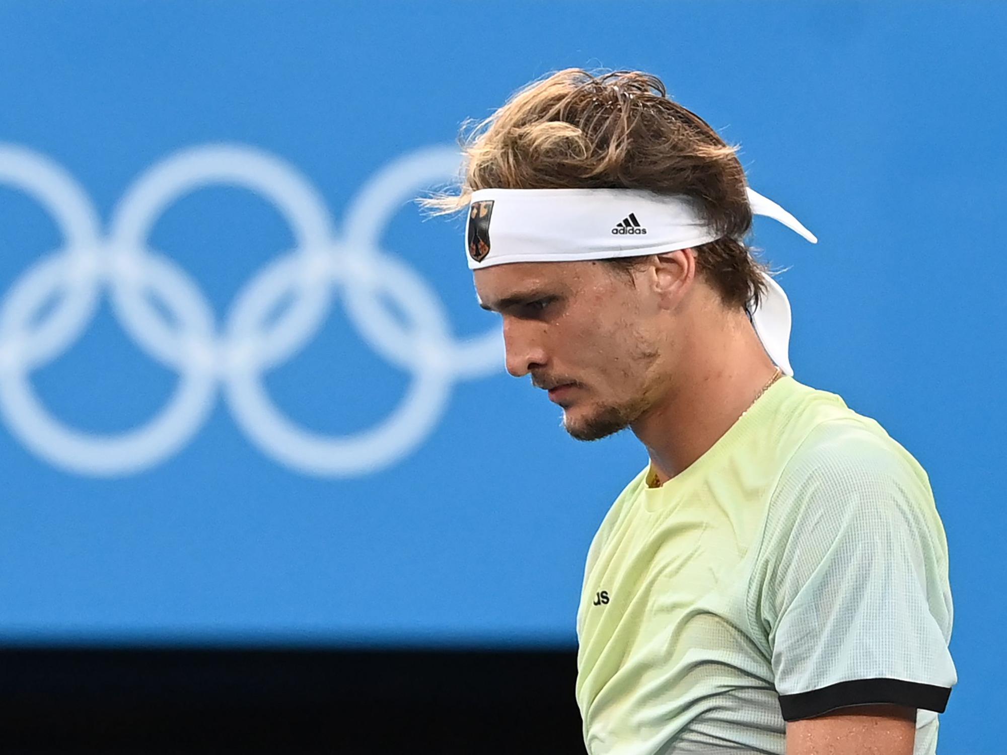 Alexander Zverev beim Olympia-Finale gegen Karen Abgarowitsch Chatschanow nach einem Ballwechsel.