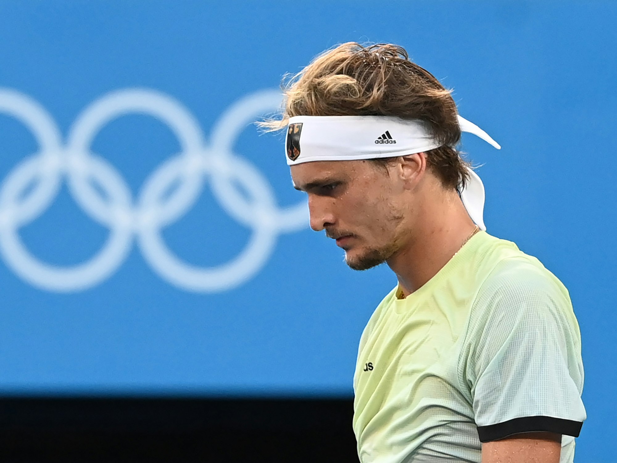 Alexander Zverev beim Olympia-Finale gegen Karen Abgarowitsch Chatschanow nach einem Ballwechsel.