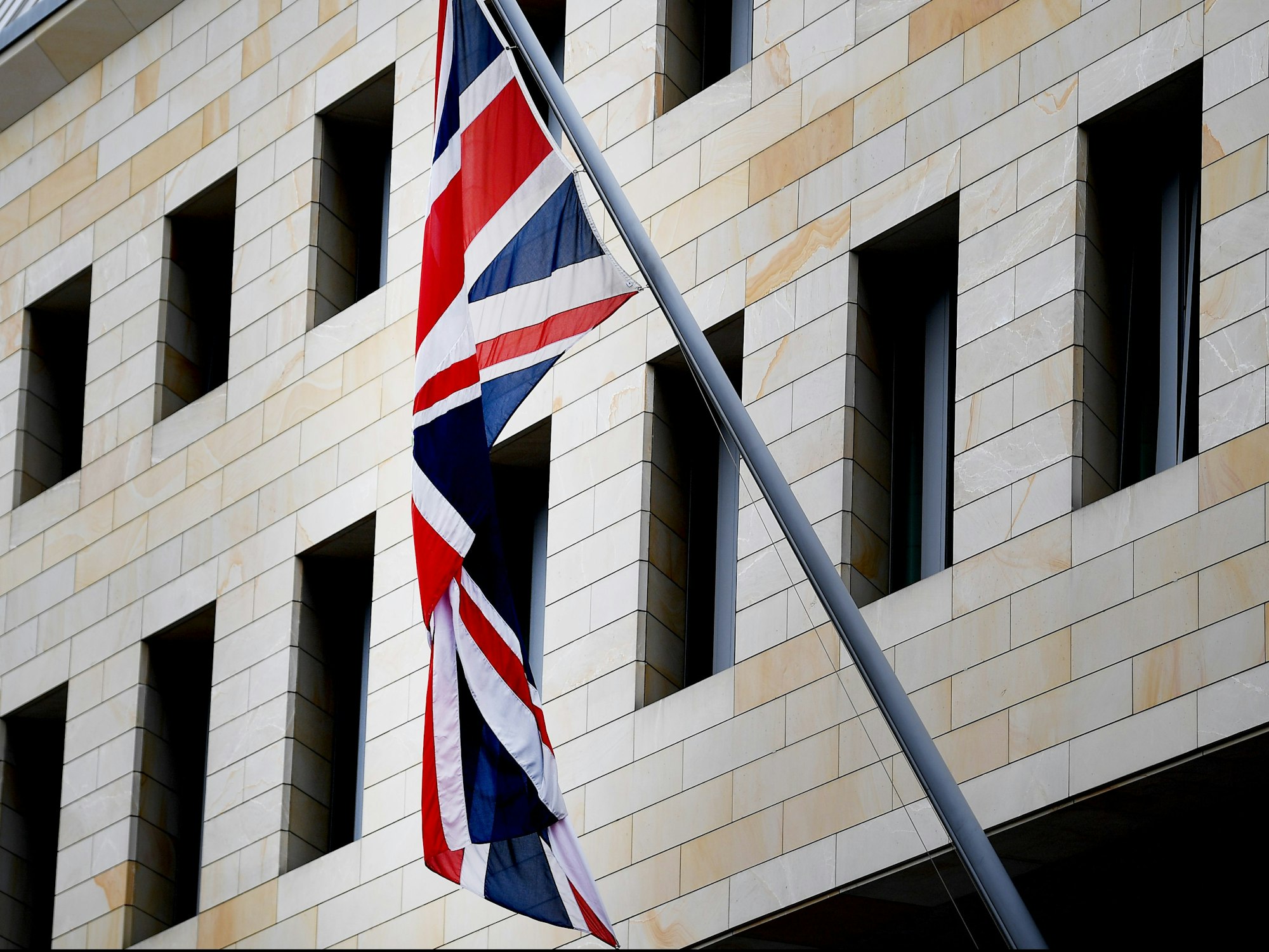 Spionage in der britischen Botschaft in Berlin (hier ein Bild von 2019)? Ein Mann wurde jetzt festgenommen, weil er den Russen Infos beschafft haben soll.