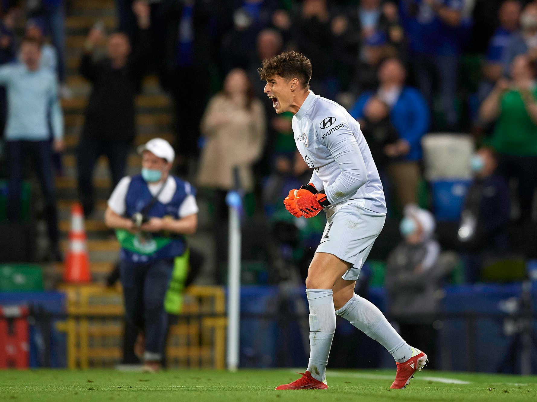 Chelsea-Keeper Kepa Arrizabalaga bejubelt den Sieg im Supercup gegen den FC Villareal.