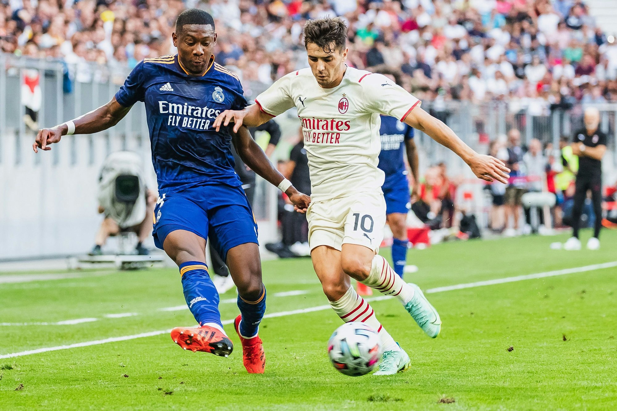 Real Madrid (hier mit David Alaba, l.) lehnt den Einstieg eines Investors im spanischen Fußball ab.