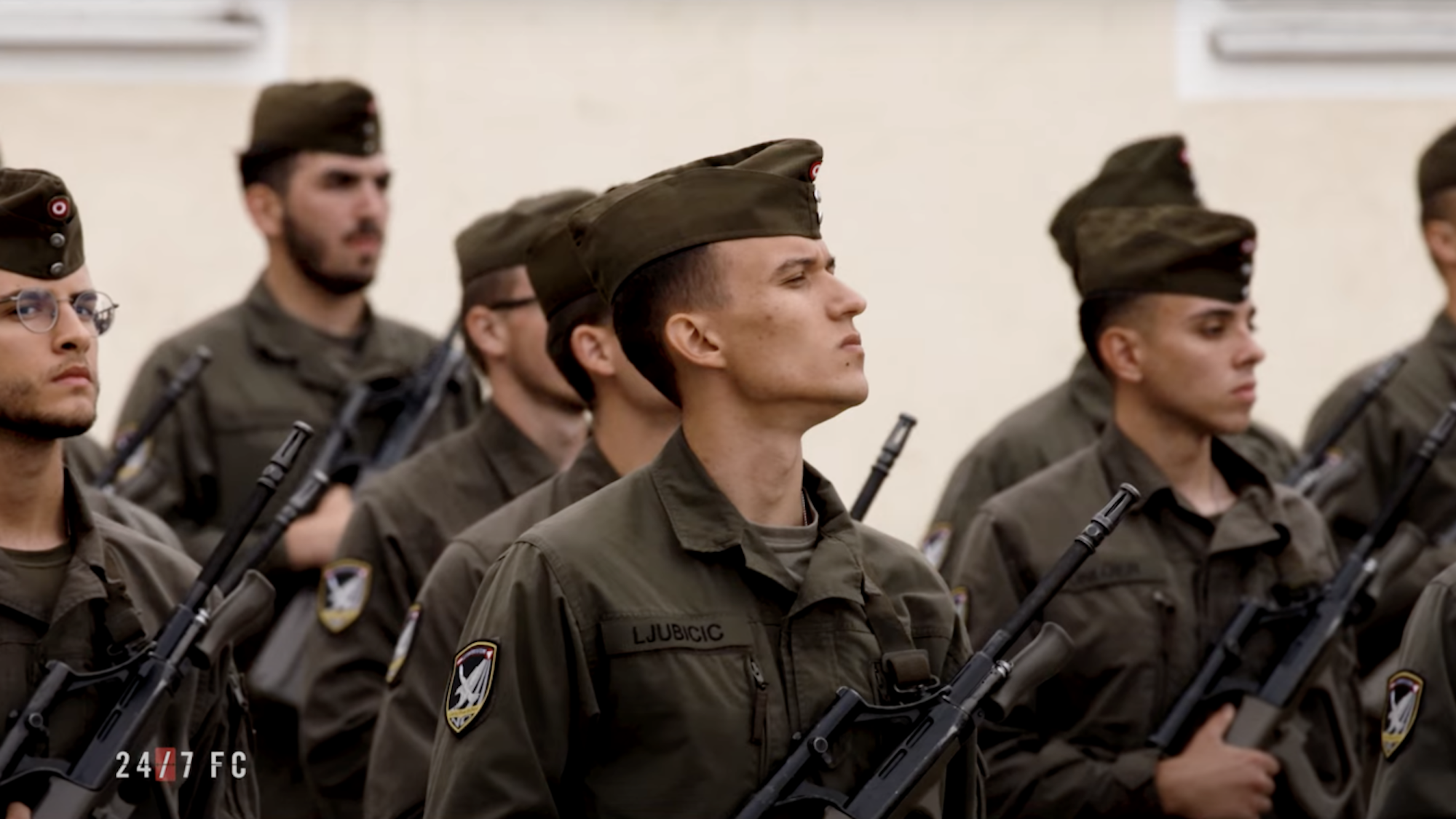 Dejan Ljubicic absolviert seine Grundausbildung beim Bundesheer in Österreich.