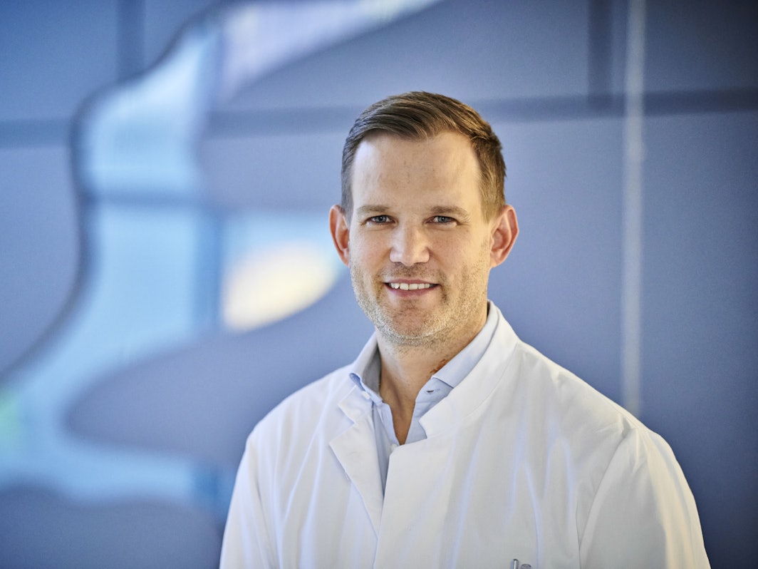 Der Bonner Virologe Prof. Hendrik Streeck sieht die neuen Corona-Regeln der Bundesregierung skeptisch. Er warnt vor einer Impfpflicht durch die Hintertür und macht im Interview einen Gegenvorschlag.