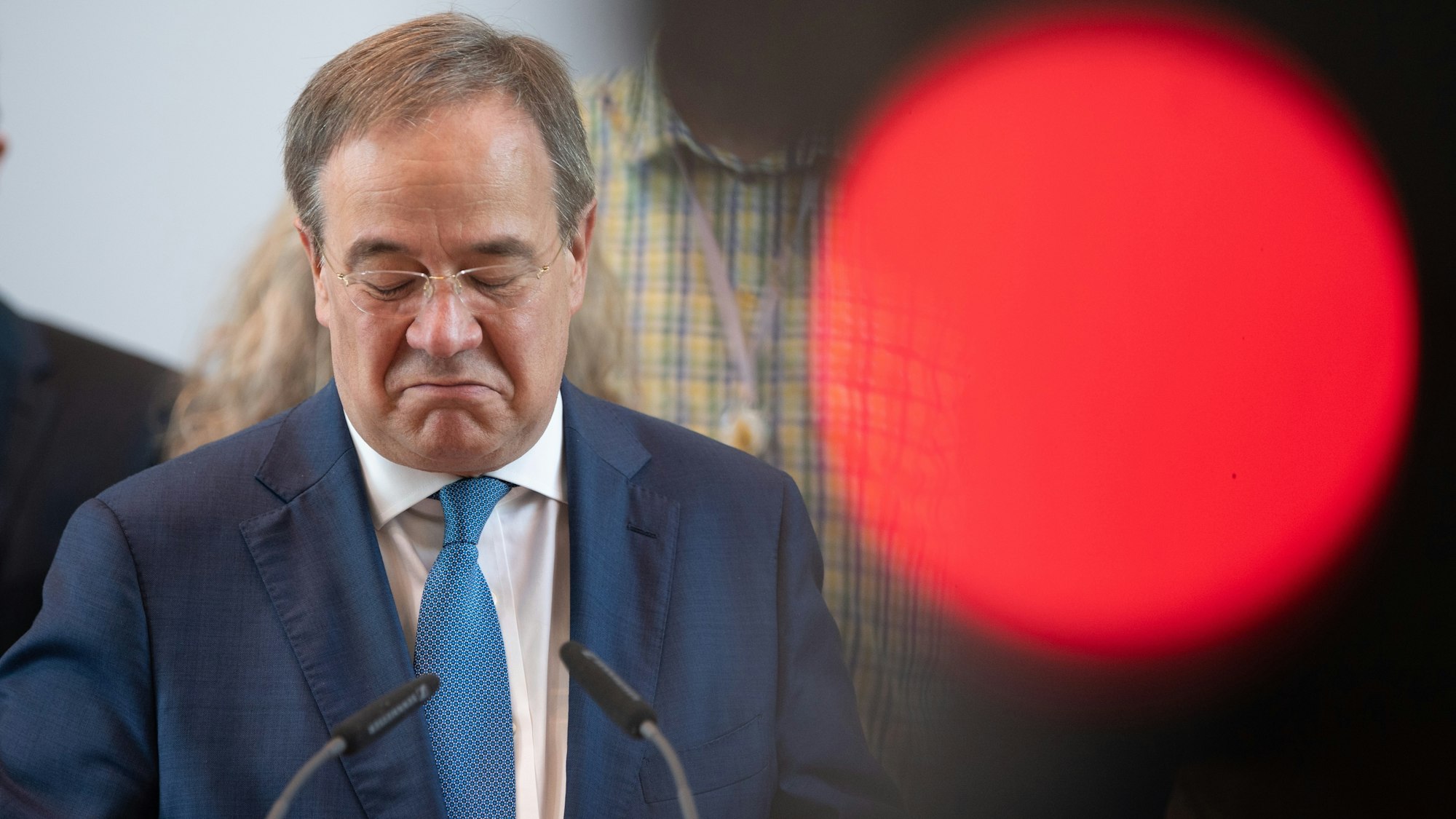 Armin Laschet, CDU-Bundesvorsitzender und Ministerpräsident von Nordrhein-Westfalen im Werk des Chip-Herstellers Globalfoundries in Sachsen.