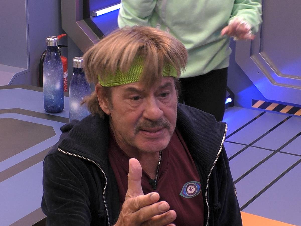 Auf der Raumstation von Promi Big Brother 2021 herrscht nach dem Einkauf dicke Luft: Paco Steinbeck und Papis Loveday legen sich mit dem Rest der Crew, allen voran Jörg Draeger (im Bild), an.