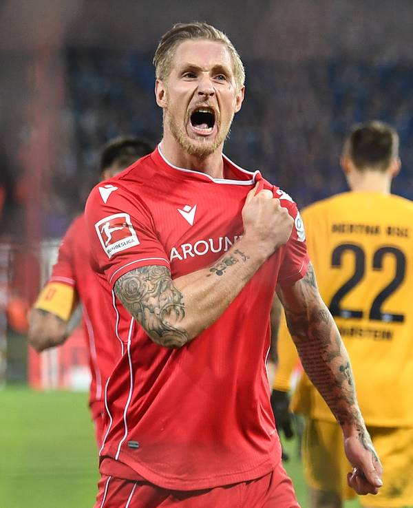 Union Berlins Torschütze Sebastian Polter freut sich über seinen Treffer gegen Hertha BSC.