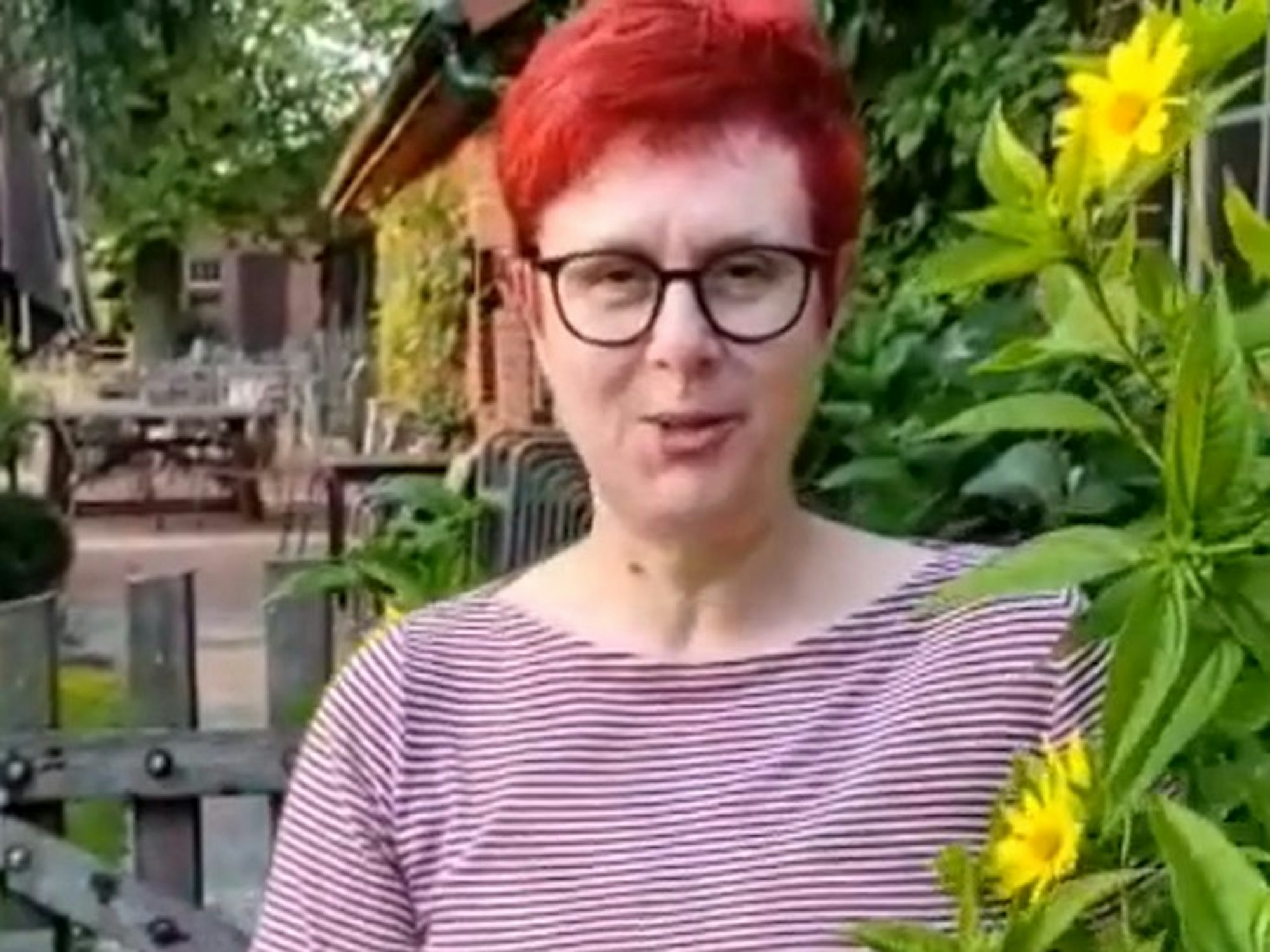 Iris Abel, hier auf einem Selfie vom August 2021, hat sich mit traurigen Worten bei ihren Fans gemeldet.