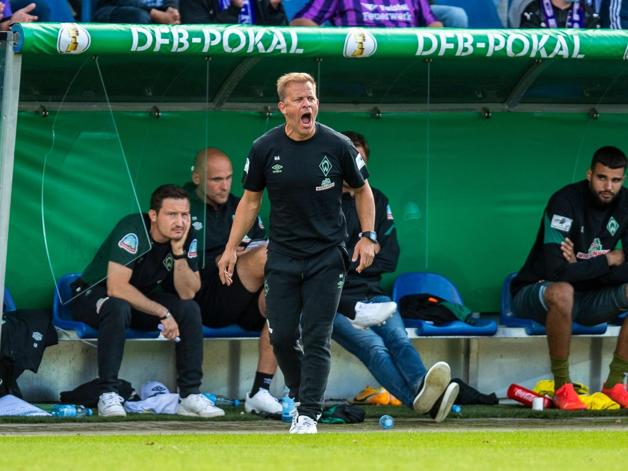 Werder Bremen: Trainer Markus Anfang gibt Anweisungen.