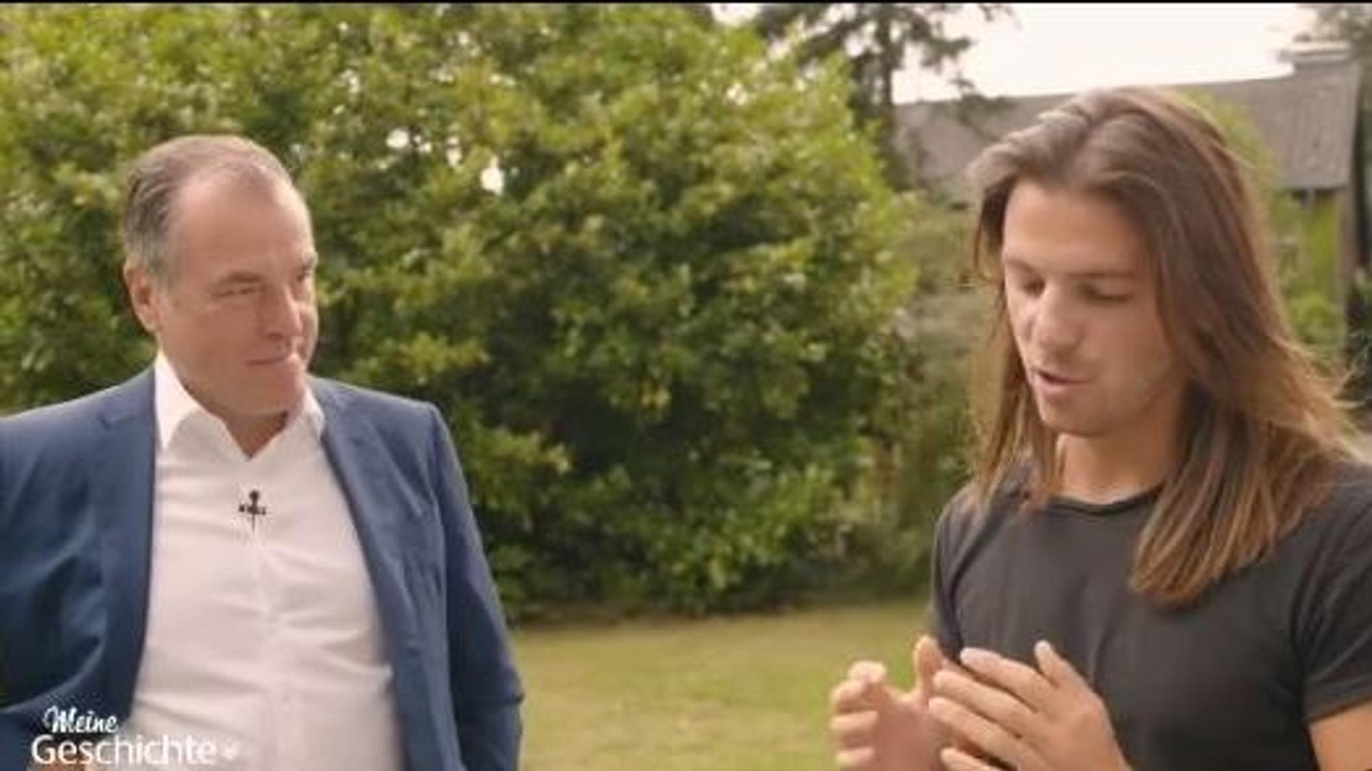 Sky-Moderator Riccardo Basile besuchte Clemens Tönnies.