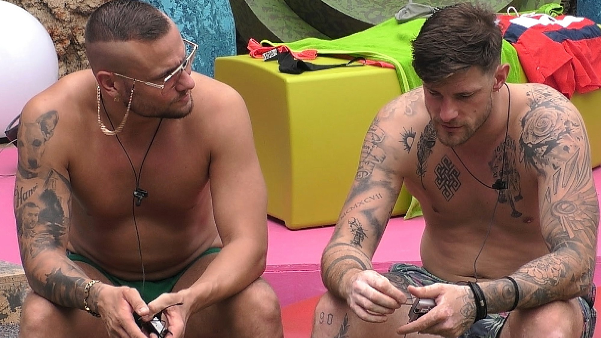 Eric und Pascal führen ein ehrliches Gespräch über Beziehungen und Vaterschaft.