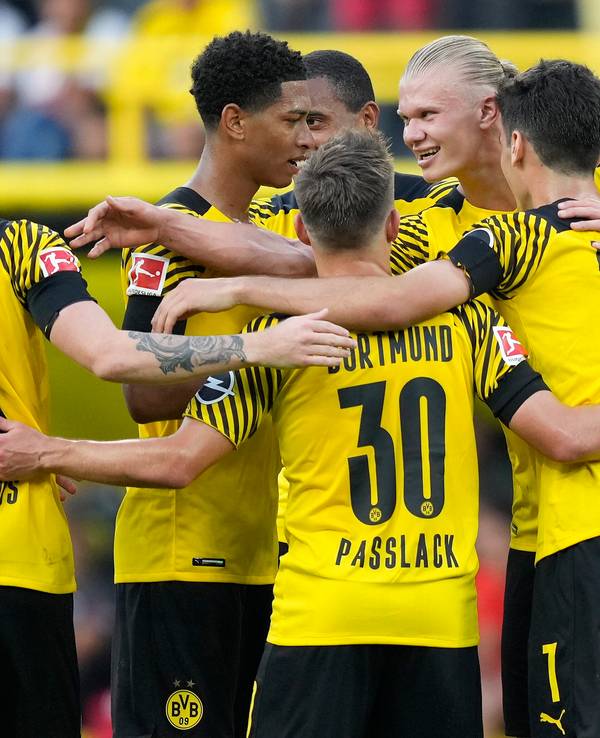 Der BVB schlägt Eintracht Frankfurt mit 5:2.