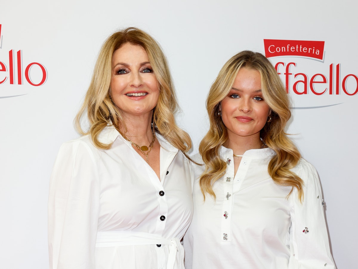 Frauke Ludowig (l) und Tochter Nele Ludowig kommen am 12. August zum „Raffaello Summer Dinner 2021“ in der Königlichen Porzellan-Manufaktur Berlin. +++ dpa-Bildfunk +++