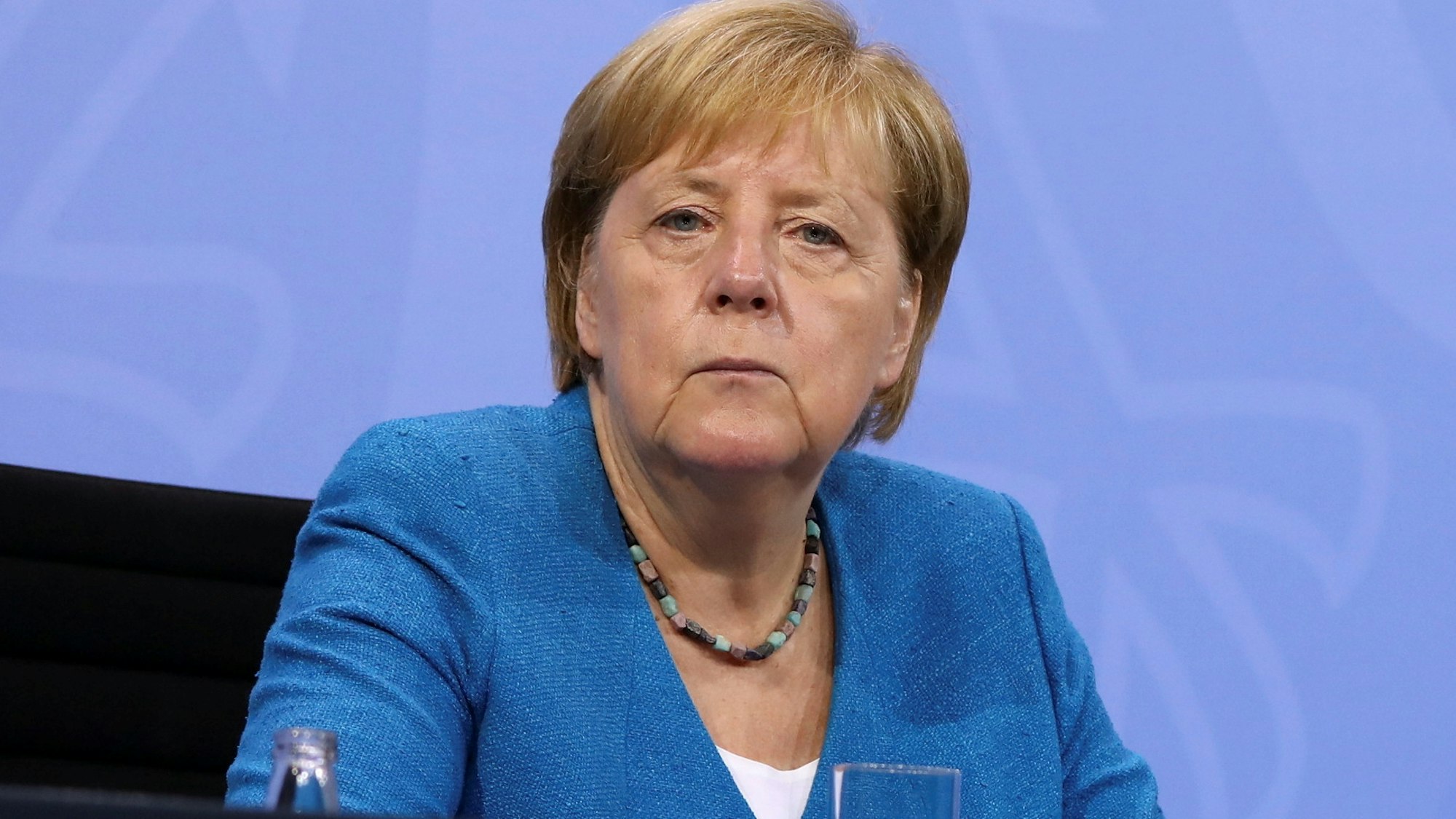 Bundeskanzlerin Angela Merkel (CDU) nimmt am 10. August an einer Pressekonferenz nach der Ministerpräsidentenkonferenz teil. In diesem Jahr geht ihre Kanzlerschaft zu Ende.