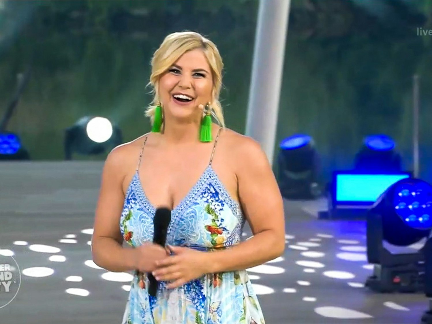 Beatrice Egli ist in der ARD zu Gast bei Florian Silbereisens Geburtstags-Schlagershow.