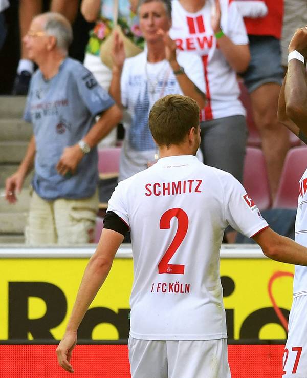 Anthony Modeste freut sich mit Benno Schmitz über das Tor für den 1. FC Köln.