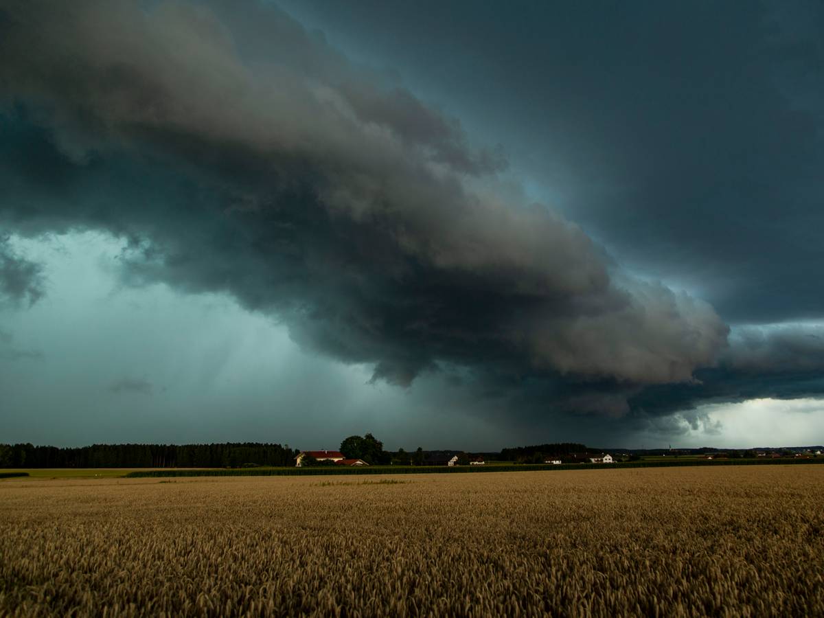 Ein Gewitter zieht am 7. August 2021 über Altenmarkt in Bayern. Für NRW sind am 10. September 2021 erneut starke Gewitter vorhergesagt.