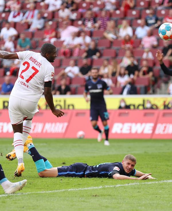 Anthony Modeste trifft für den 1. FC Köln gegen Hertha BSC.