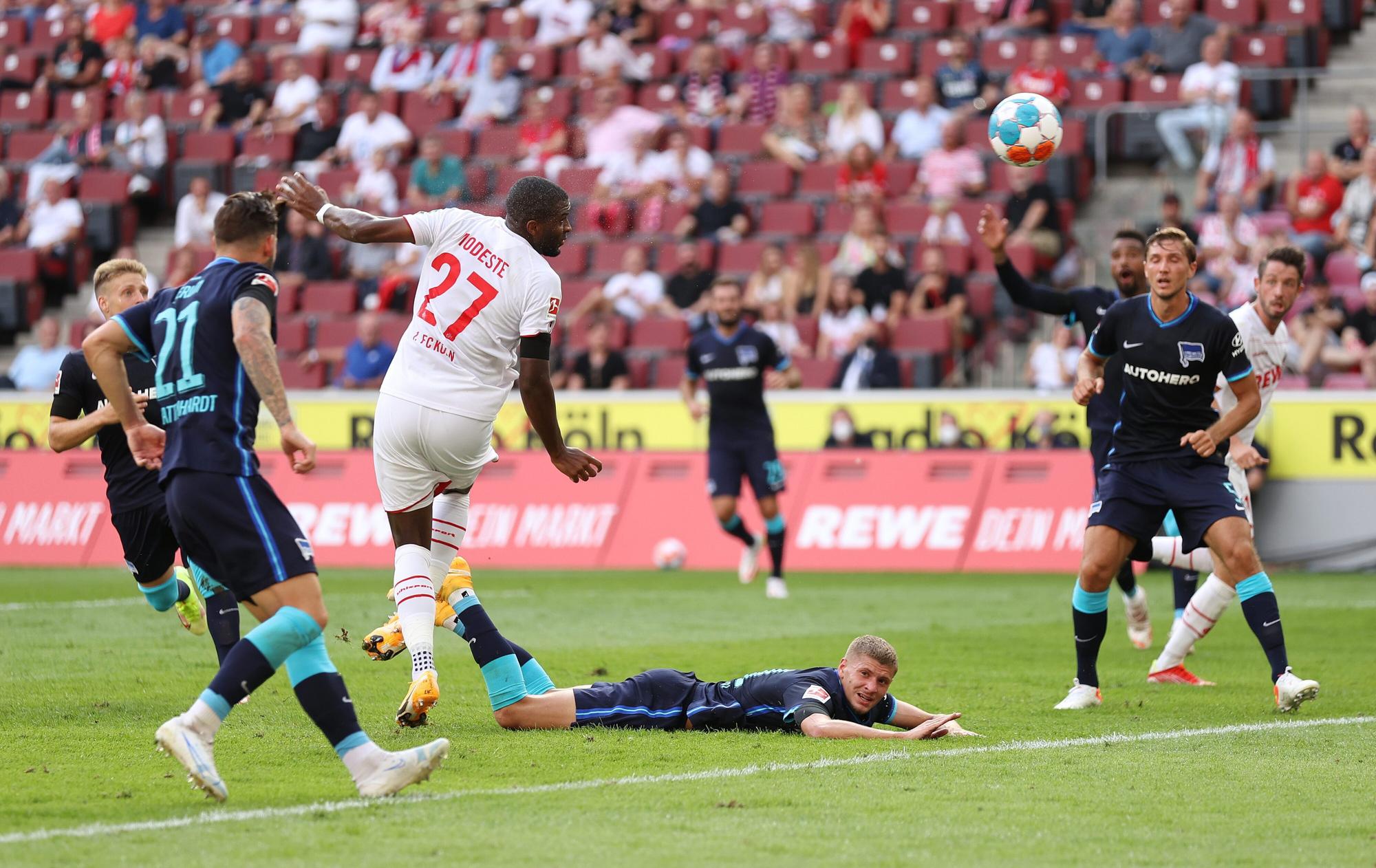 Anthony Modeste trifft für den 1. FC Köln gegen Hertha BSC.