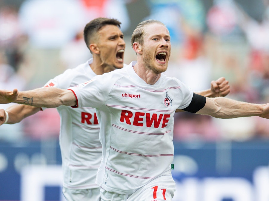 Florian Kainz vom 1. FC Köln feiert seinen ersten Treffer gegen Hertha BSC zur 2:1-Führung.