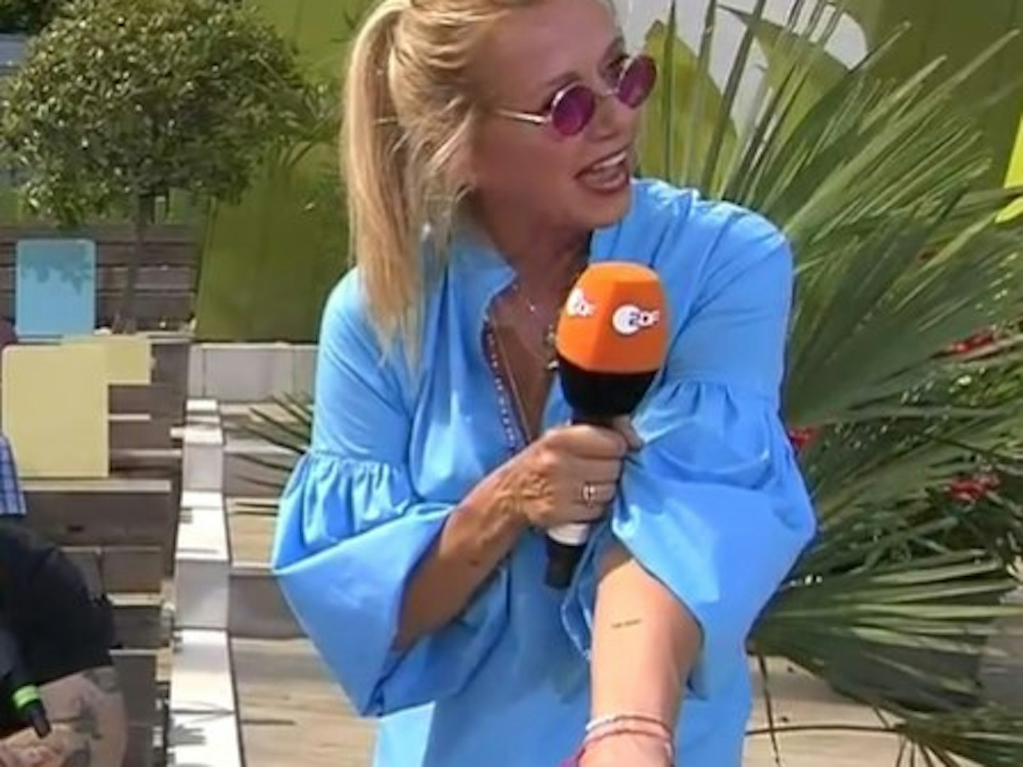 Andrea Kiewel zeigt am 15. August im ZDF-Fernsehgarten ihr Tattoo