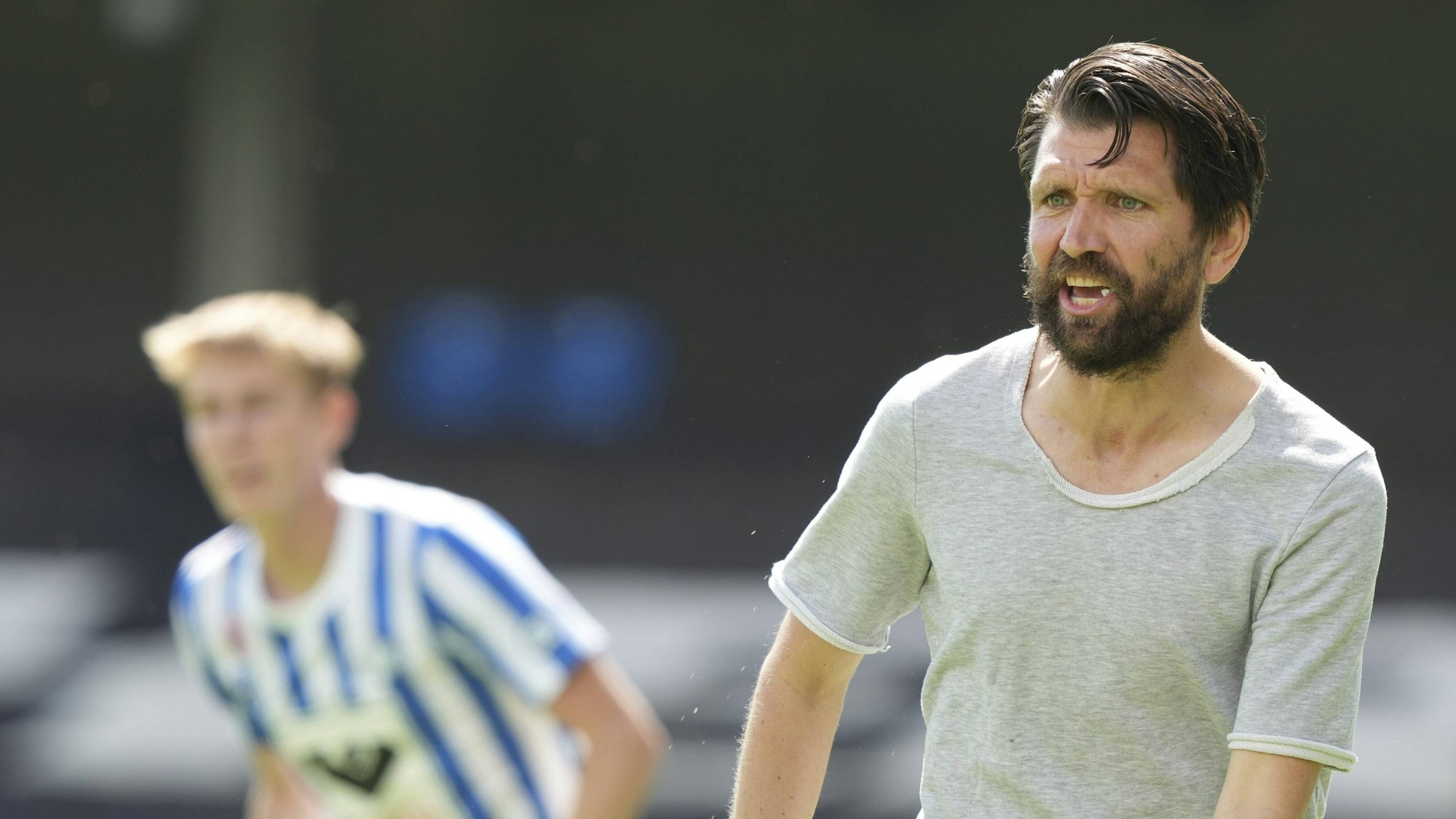 Peter Hyballa coacht seine Mannschaft