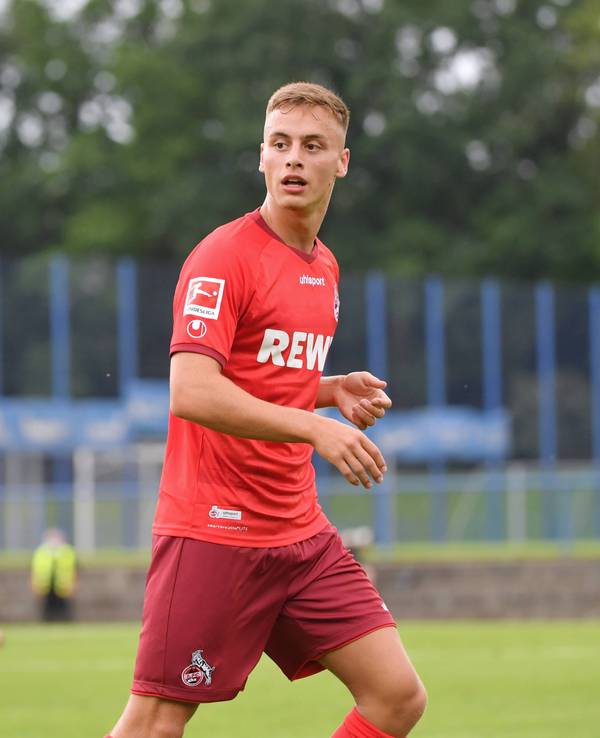Marvin Obuz (1. FC Köln) auf dem Spielfeld gegen den MSV Duisburg.