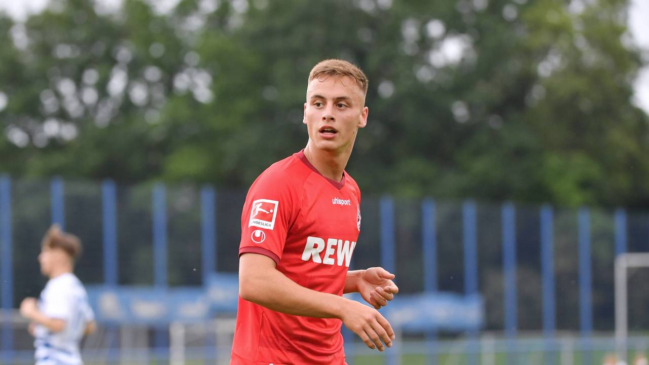 Marvin Obuz (1. FC Köln) auf dem Spielfeld gegen den MSV Duisburg.