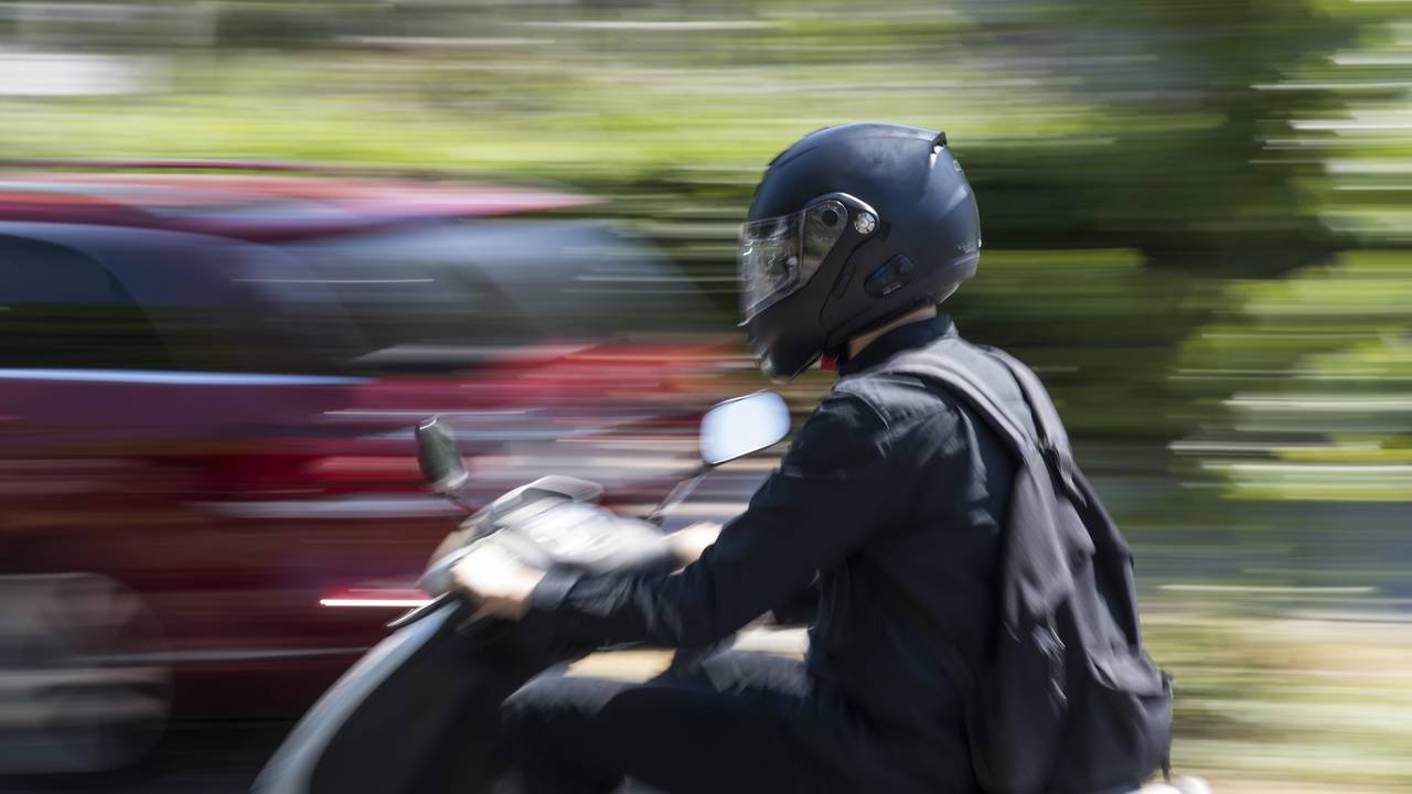 Köln: Rollerfahrer in Köln im Juni 2018