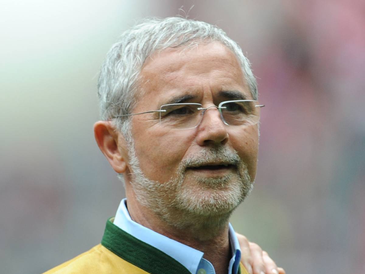 Der ehemalige Fußballspieler des FC Bayern München, Gerd Müller, wird am 11.05.2013 in der Allianz Arena in München (Bayern) vor einem Bundesligaspiel geehrt.