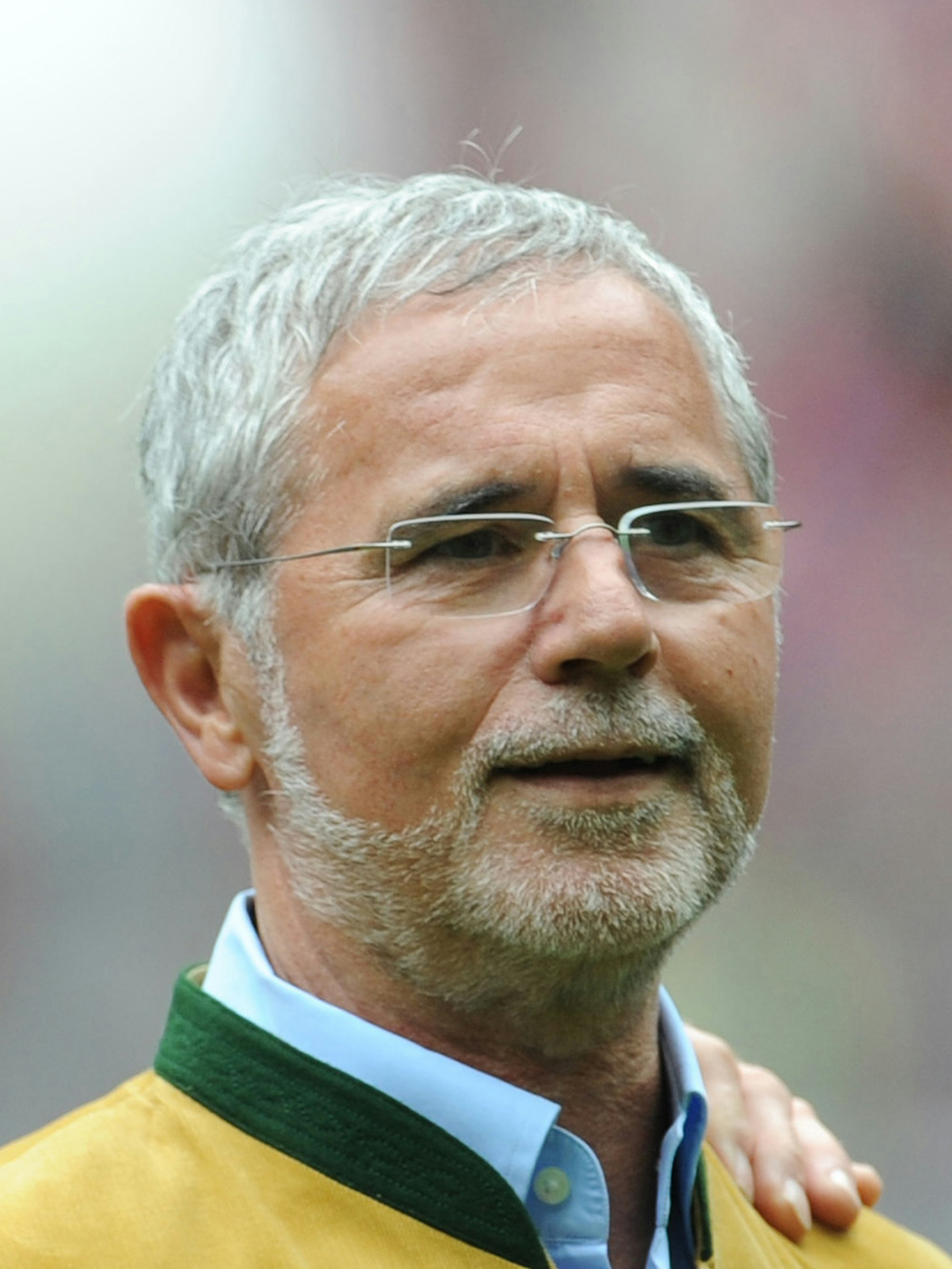 Der ehemalige Fußballspieler des FC Bayern München, Gerd Müller, wird am 11.05.2013 in der Allianz Arena in München (Bayern) vor einem Bundesligaspiel geehrt.
