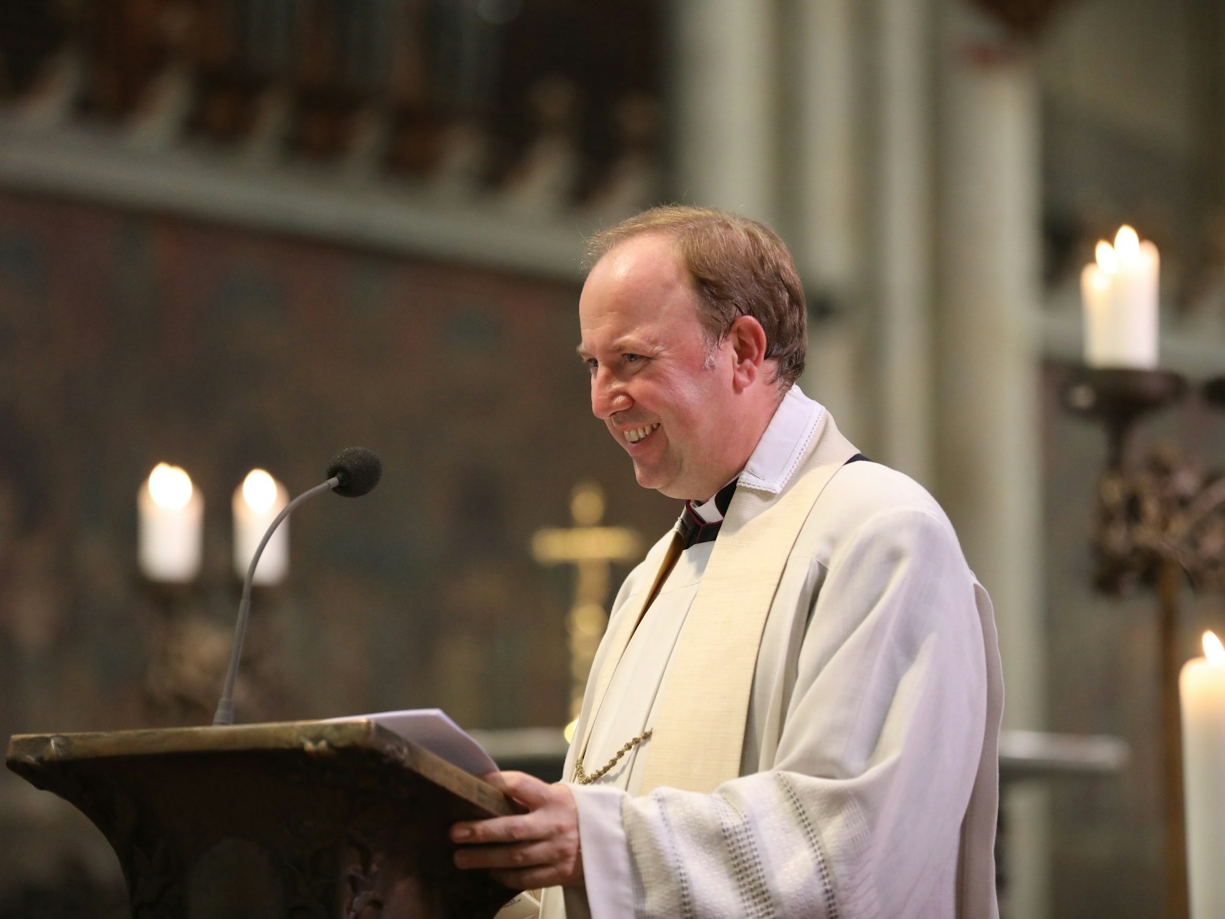 Stadtdechant Msgr. Robert Kleine bei der Fan-Andacht im Kölner Dom.