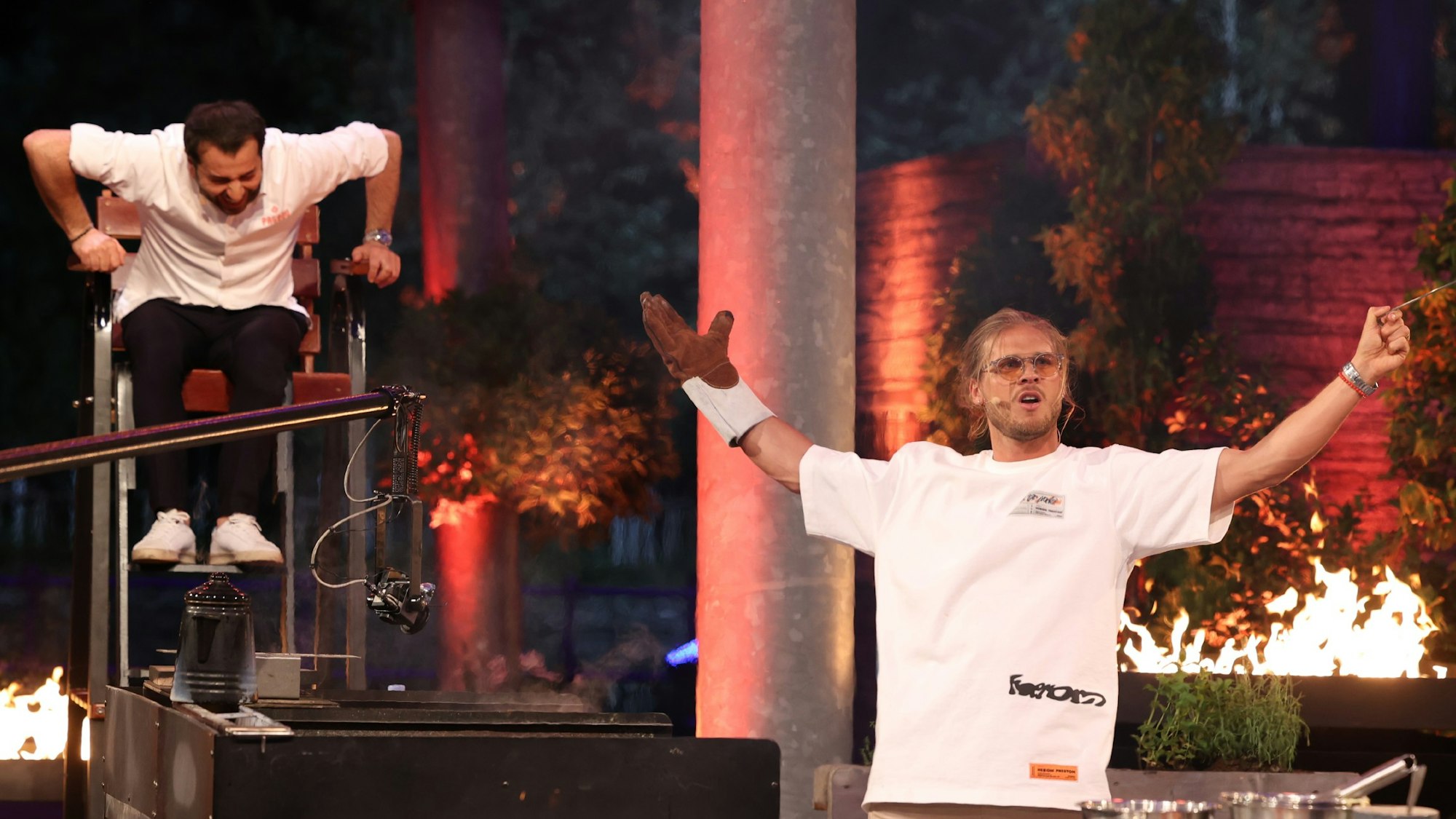 Kochcoach Ali Güngörmüs (l.), Promi-Koch Rúrik Gislason
Die Verwendung des sendungsbezogenen Materials ist nur mit dem Hinweis und Verlinkung auf TVNOW gestattet.