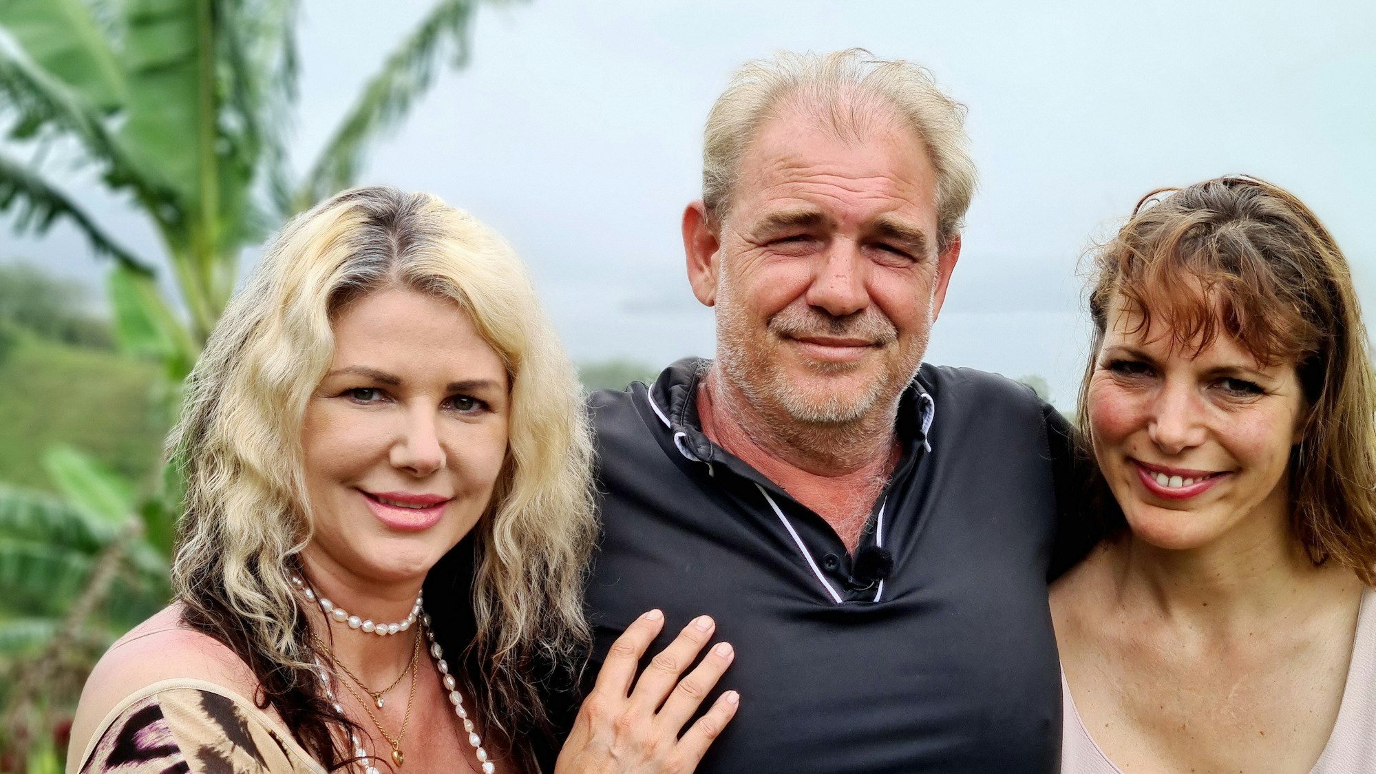 Nico (47) aus Costa Rica mit Karin (50, l.), selbstständige Finanzberaterin aus Baden-Württemberg und Tirza (43), Pensionsbetreiberin aus Rheinland-Pfalz +++ Die Verwendung des sendungsbezogenen Materials ist nur mit dem Hinweis und Verlinkung auf TVNOW gestattet. +++
Foto: TVNOW