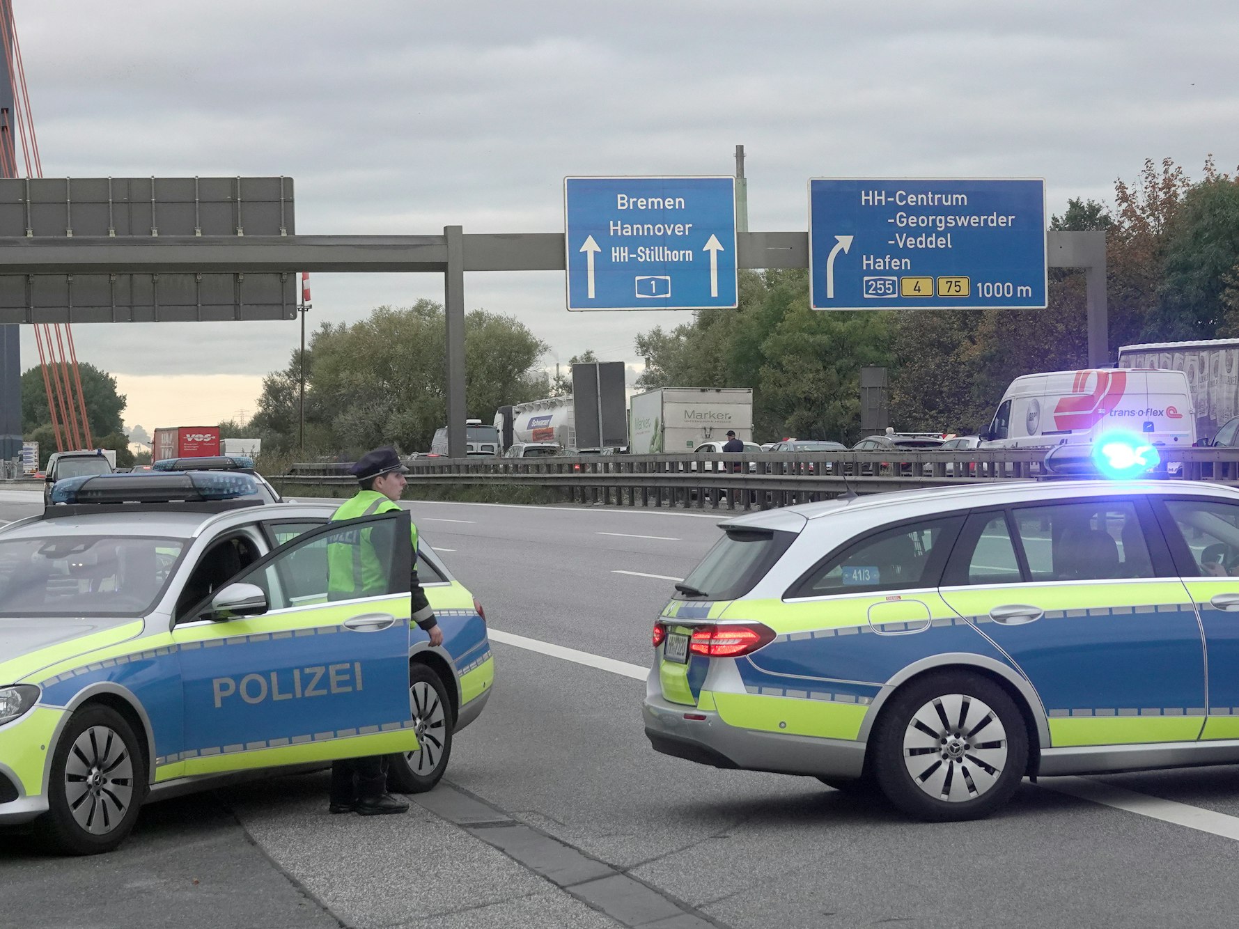 Polizeieinsatz auf der A1 bei Hamburg