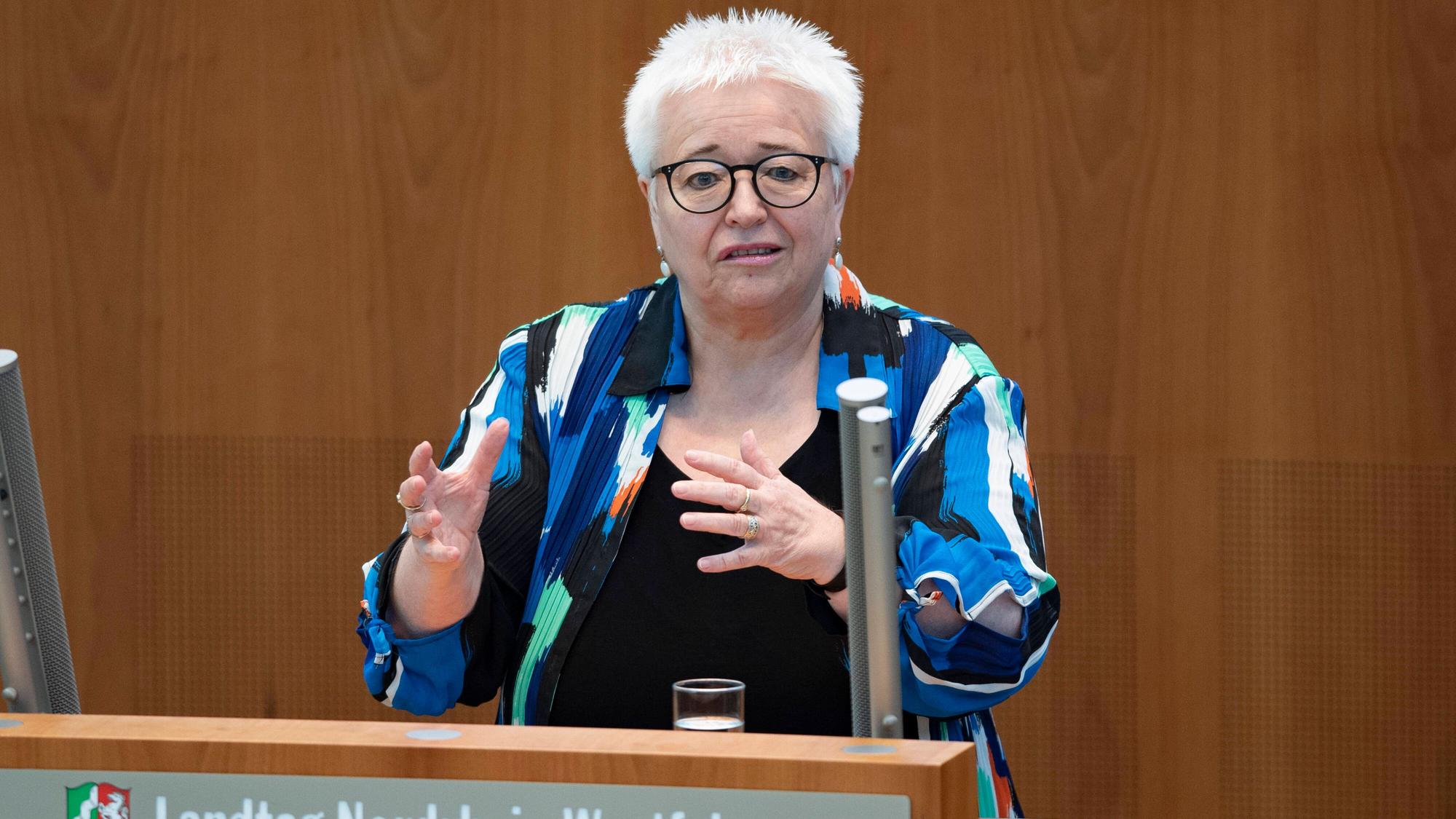 Sigrid BEER, Fraktion Buendnis 90/die Gruenen, bei ihrer Rede zum Thema NRW braucht eine Personaloffensive für mehr Bildungsgerechtigkeit