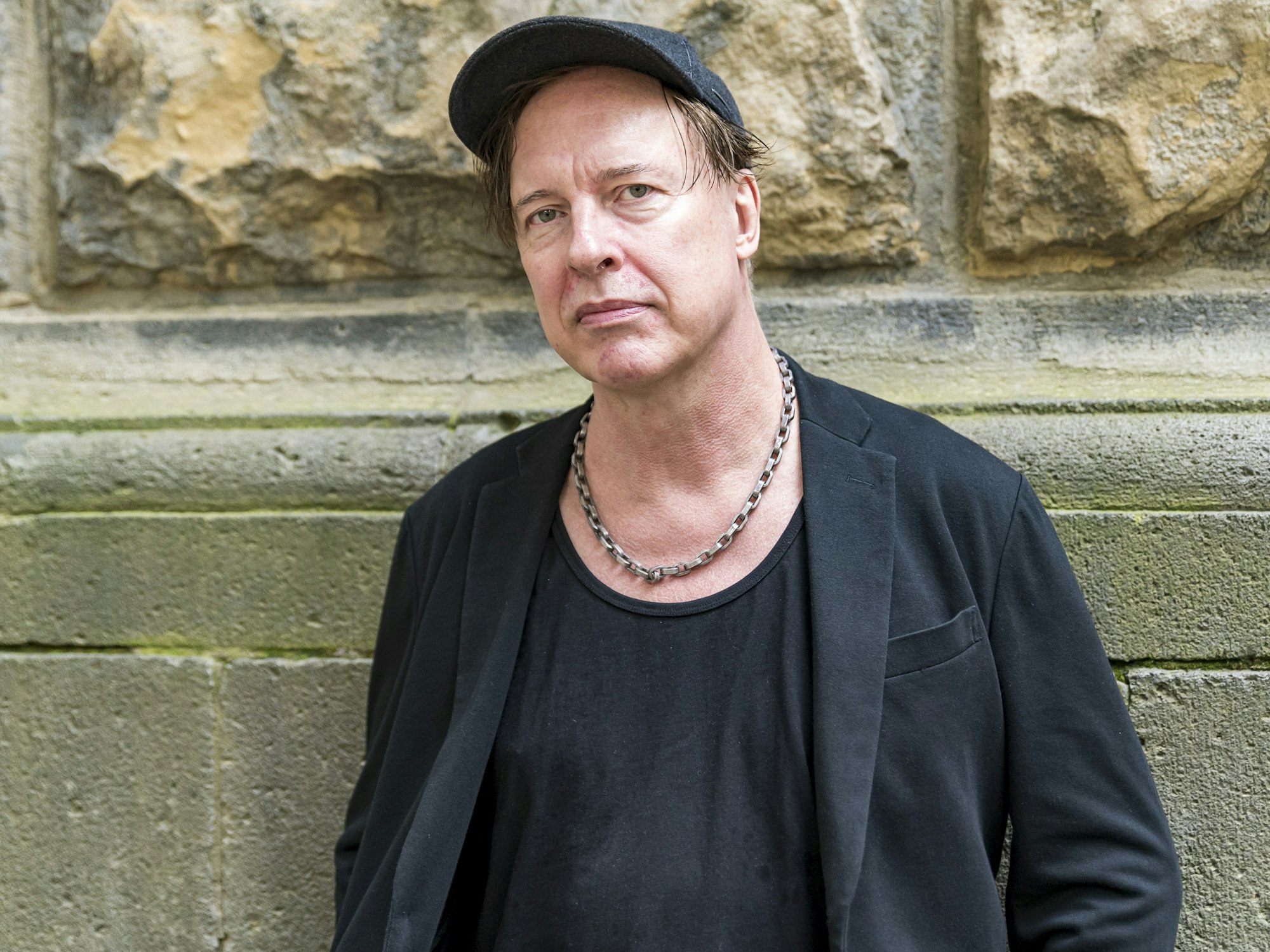 Helmut Krumminga schaut am Brüsseler Platz in die Kamera.