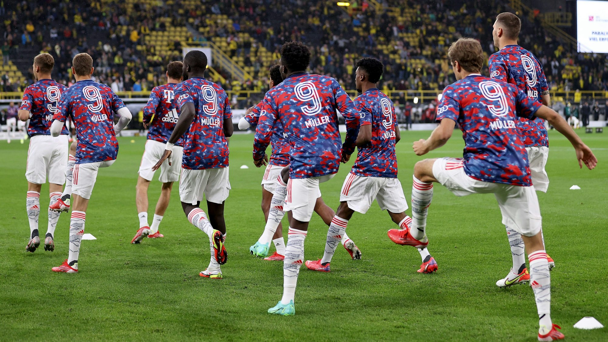 Die Bayern-Profis machen sich warm