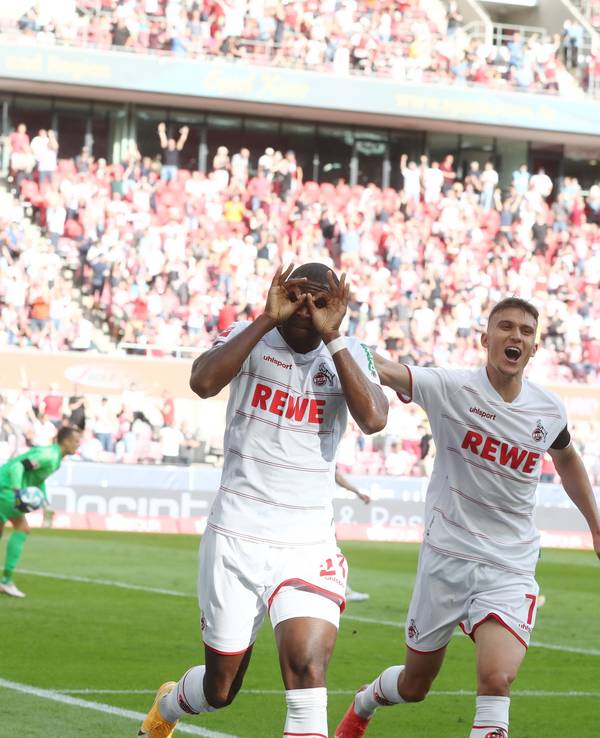 Anthony Modeste (1. FC Köln) jubelt nach dem Tor zum 1:1 Ausgleich.