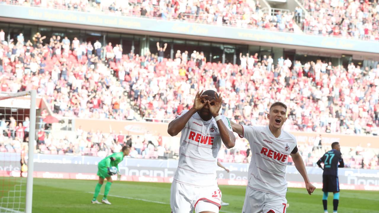 Anthony Modeste (1. FC Köln) jubelt nach dem Tor zum 1:1 Ausgleich.
