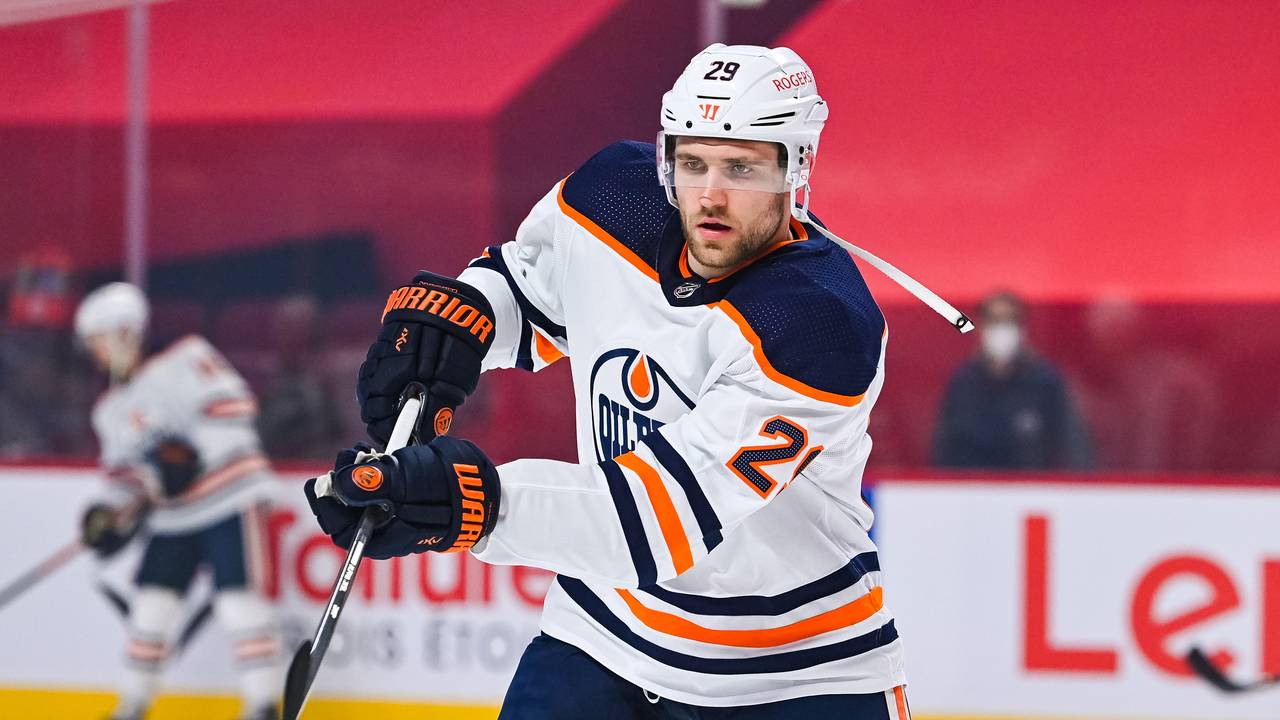 Edmonton Oilers Leon Draisaitl aus Deutschland in Aktion während des Aufwärmens.