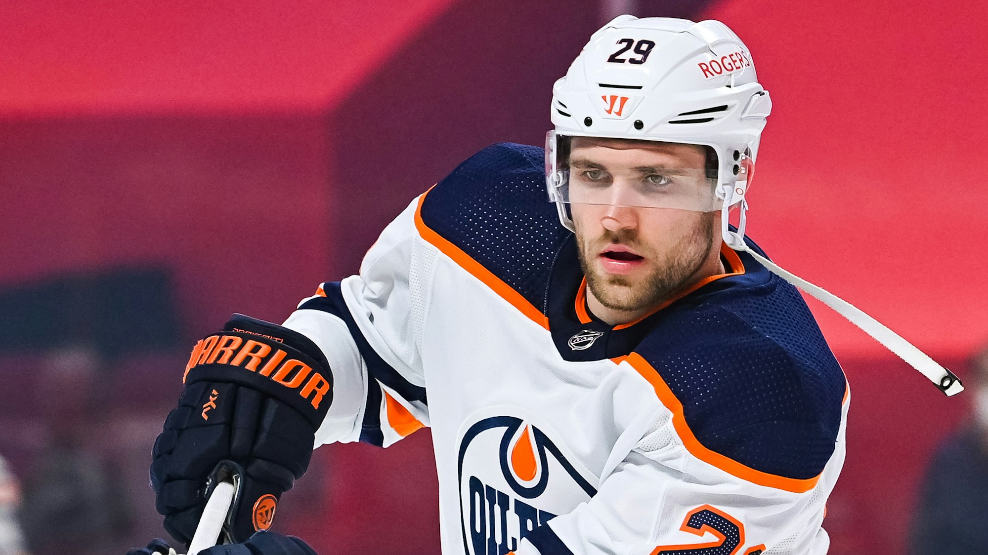 Edmonton Oilers Leon Draisaitl aus Deutschland in Aktion während des Aufwärmens.