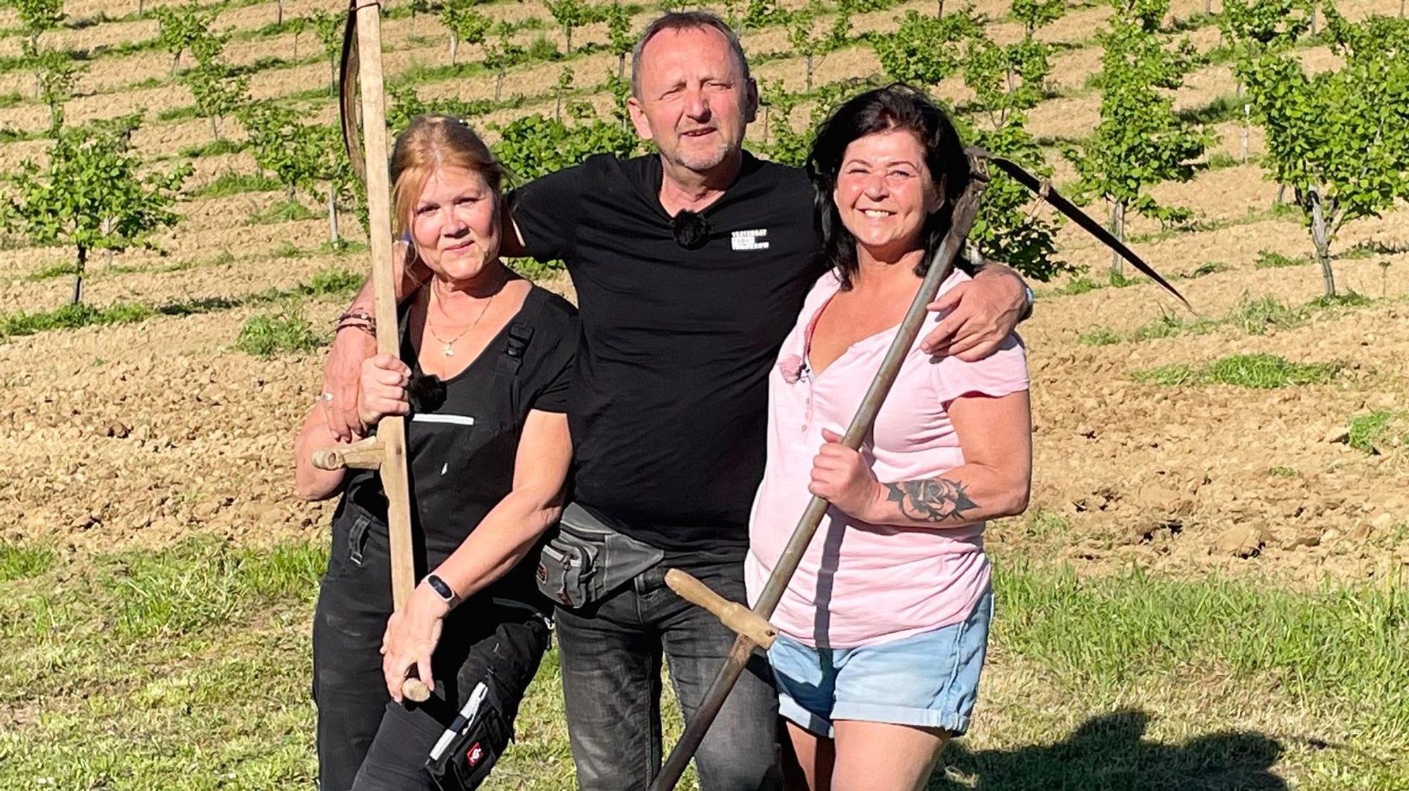 „Bauer sucht Frau International“: Ivica aus Kroatien mit Nevenka (l.) aus Baden-Württemberg und Isolde aus Niedersachsen.
