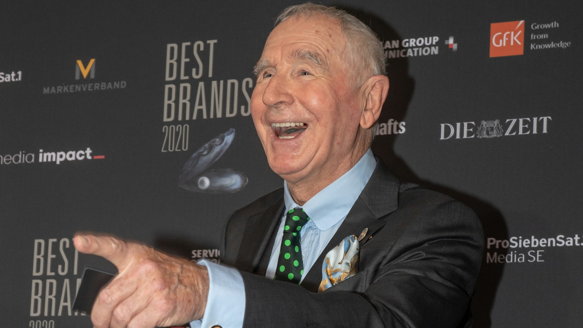 Nach einem Autounfall in Los Angeles verliert Frédéric von Anhalt seinen Führerschein.