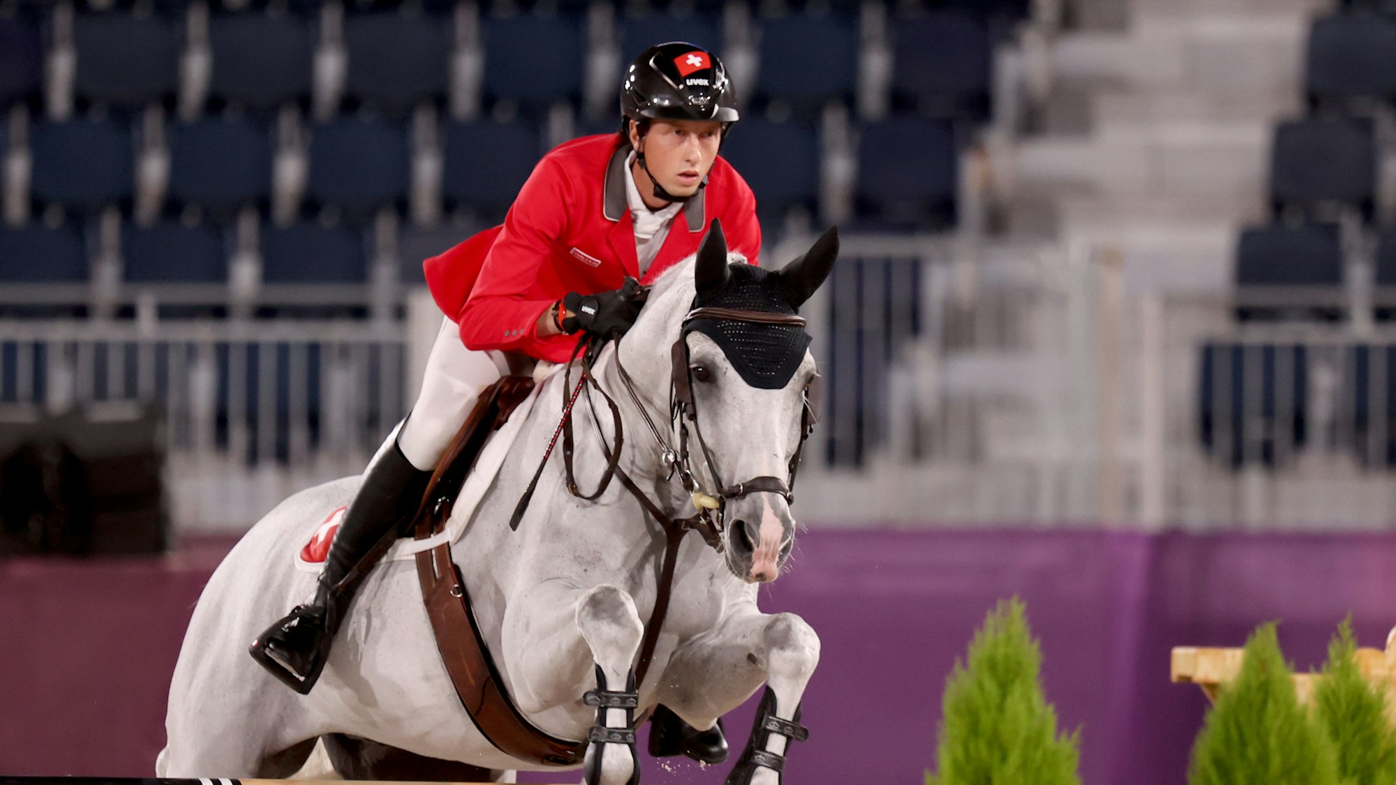 Pferdesport/Springen: Olympia, Vorkampf, Mannschaft, Qualifikation im Equestrian Park. Martin Fuchs aus der Schweiz auf Clooney. +++ dpa-Bildfunk +++