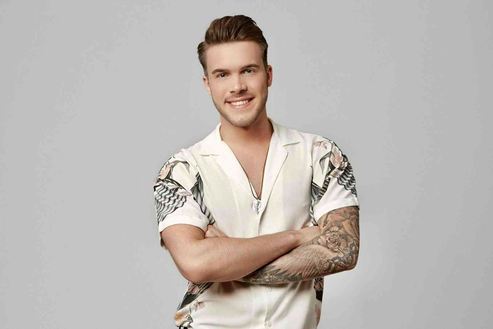 Kandidat Maurice Schmitz von Prince Charming lächelt in die Kamera.
