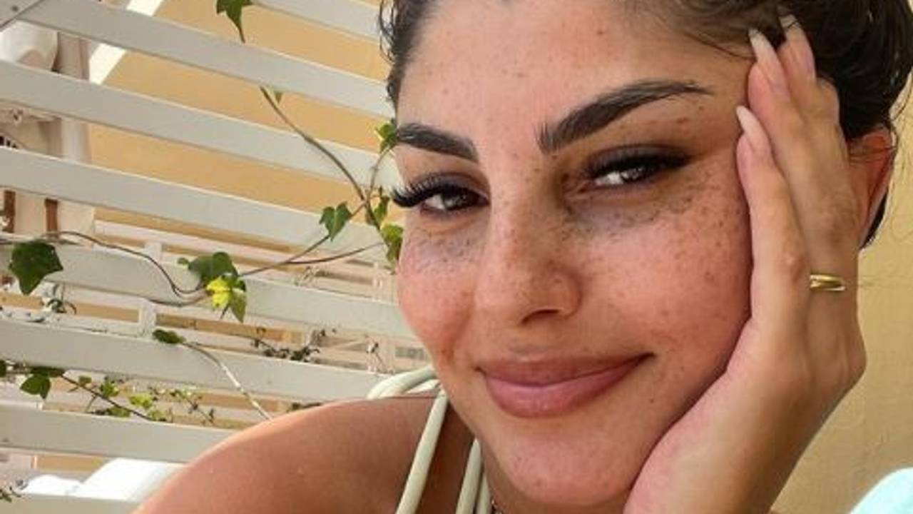 Selfie von Yeliz Koc am 13. August 2021 https://www.instagram.com/p/CSg7oB5omD_/