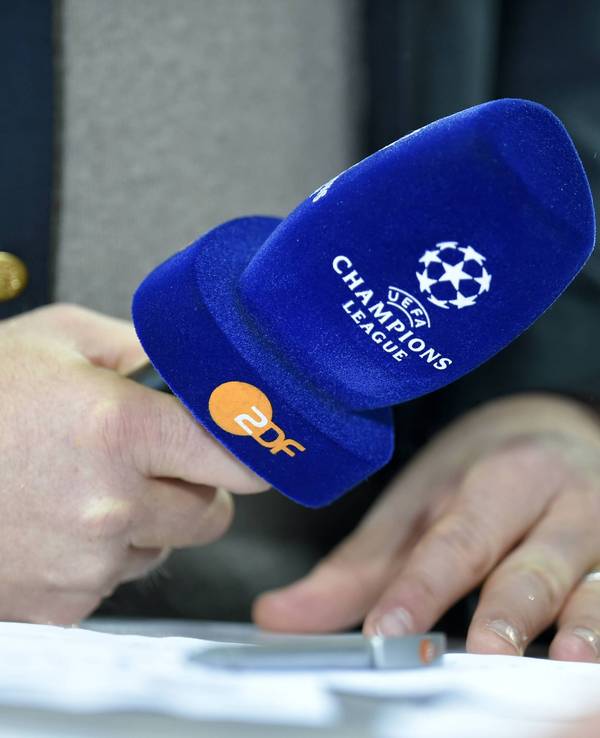 Das ZDF-Mikro während einer Champions-League-Übertragung im November 2014.