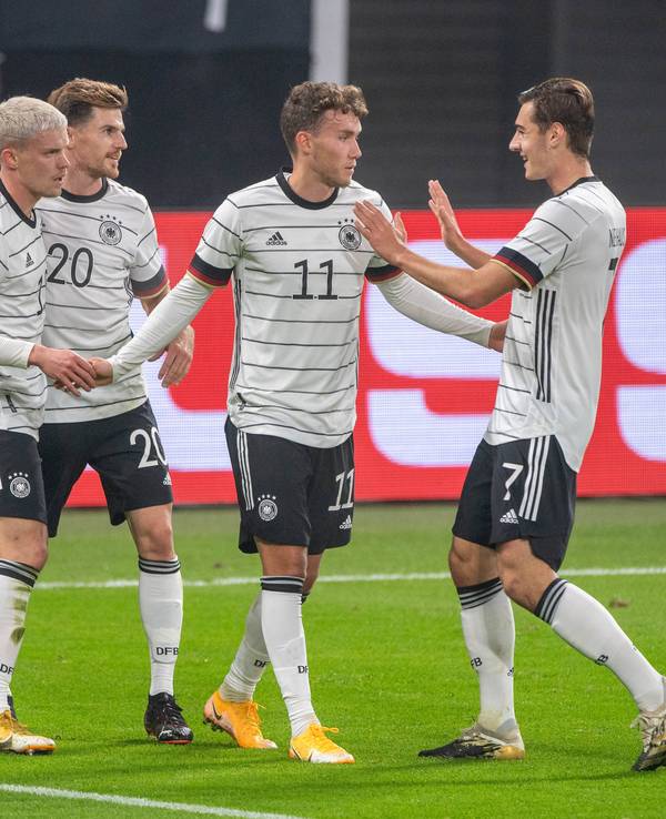 Luca Waldschmidt bejubelt ein Tor für die deutsche Nationalmannschaft gegen Tschechien.