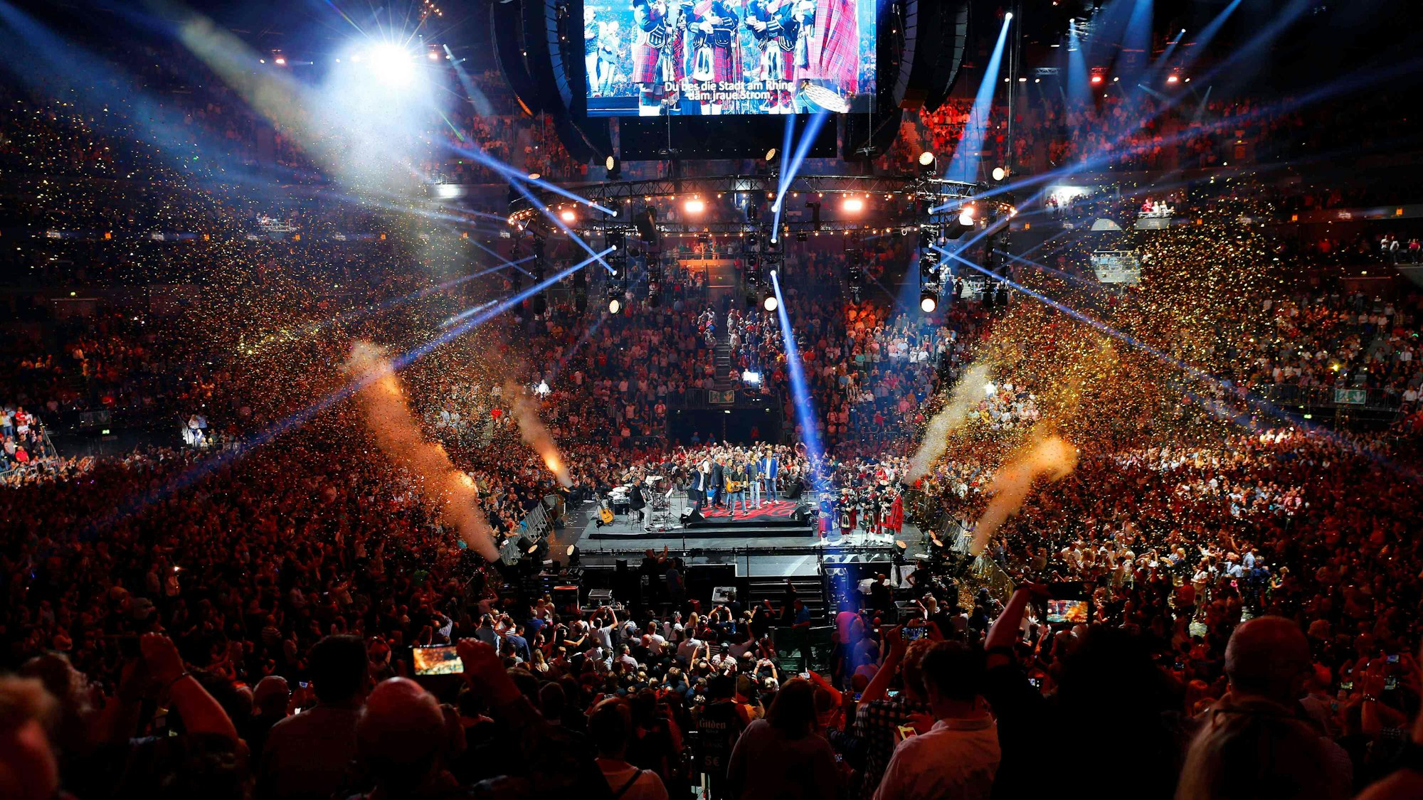 Bühne von Kölle singt in der Lanxess-Arena in Köln