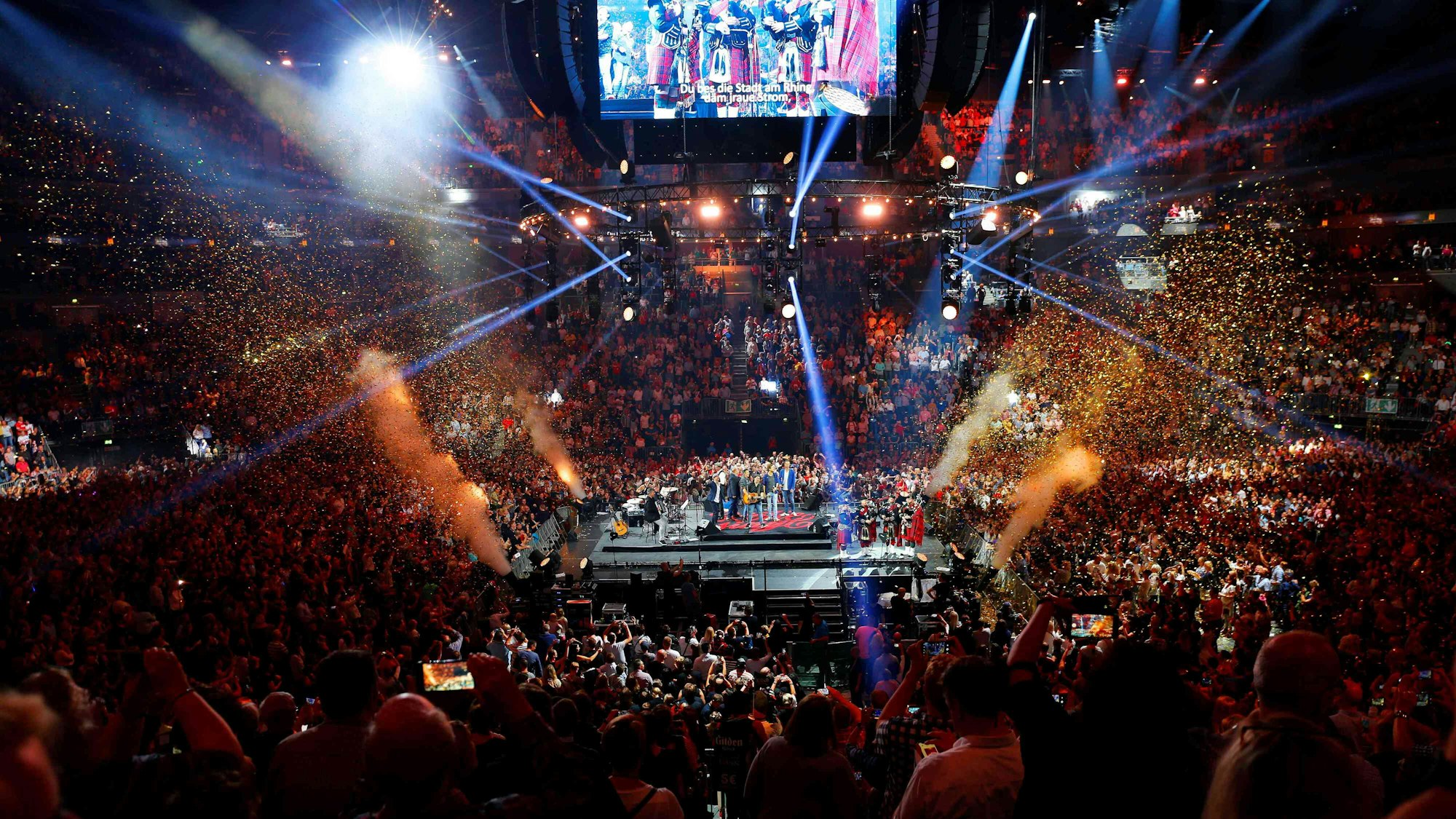 Bühne von Kölle singt in der Lanxess-Arena in Köln